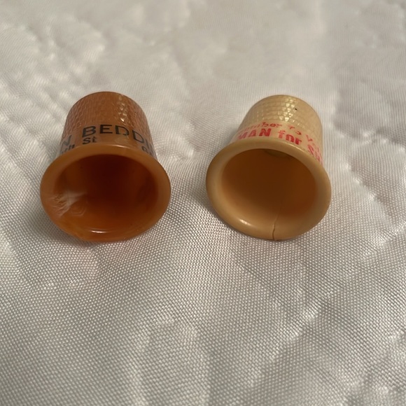Set of 2 Vintage Plastic Thimbles Collectibles Sewing Supplies - Picture 2 of 12